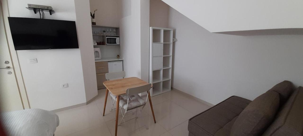 Regina'S Place Or Akiva Buitenkant foto