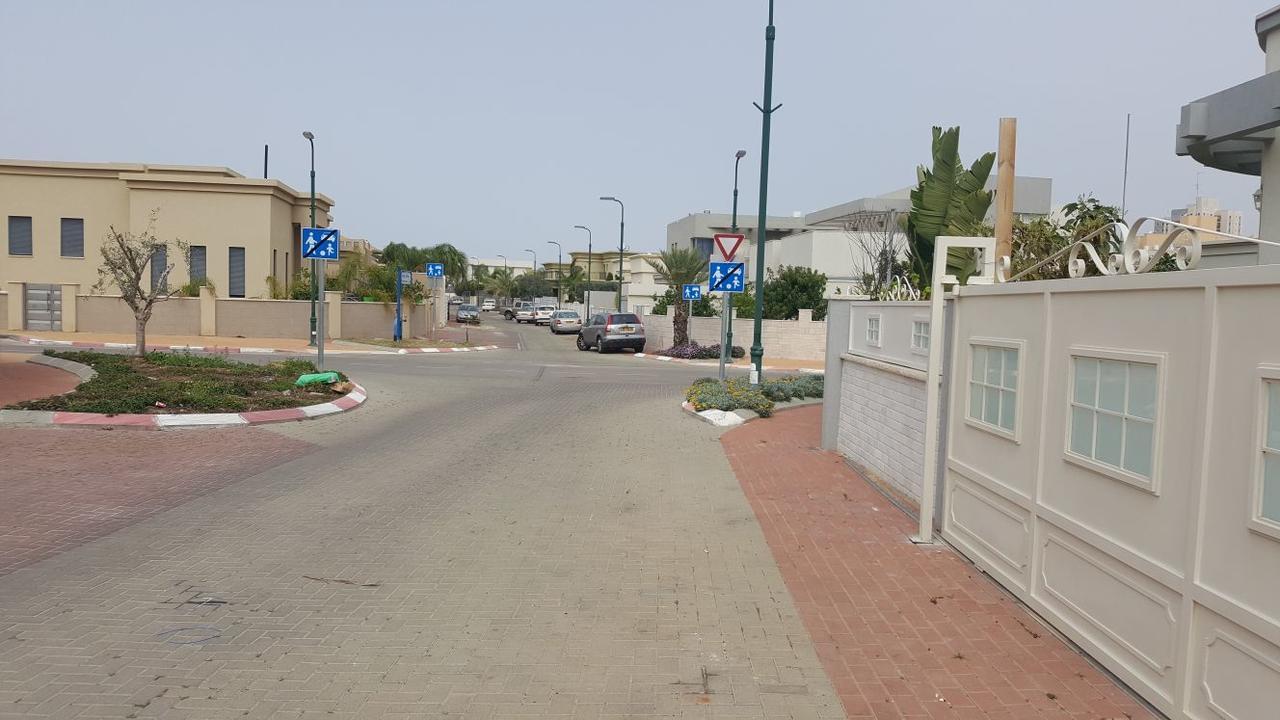 Regina'S Place Or Akiva Buitenkant foto